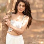 Madhavi Nimkar Instagram - Forever chasing the sun 🌞 💖 . . Beautiful outfit and Style by @vishakhasatri_label__ Photo📷 @ashayrtulalwar #mysummerlook #lovemylook❤️ #summer