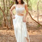 Madhavi Nimkar Instagram - No caption… only summer vibes 💖 . . Beautiful outfit and Style by @vishakhasatri_label__ Photo📷 @ashayrtulalwar #mysummerlook #lovemylook❤️ #summer