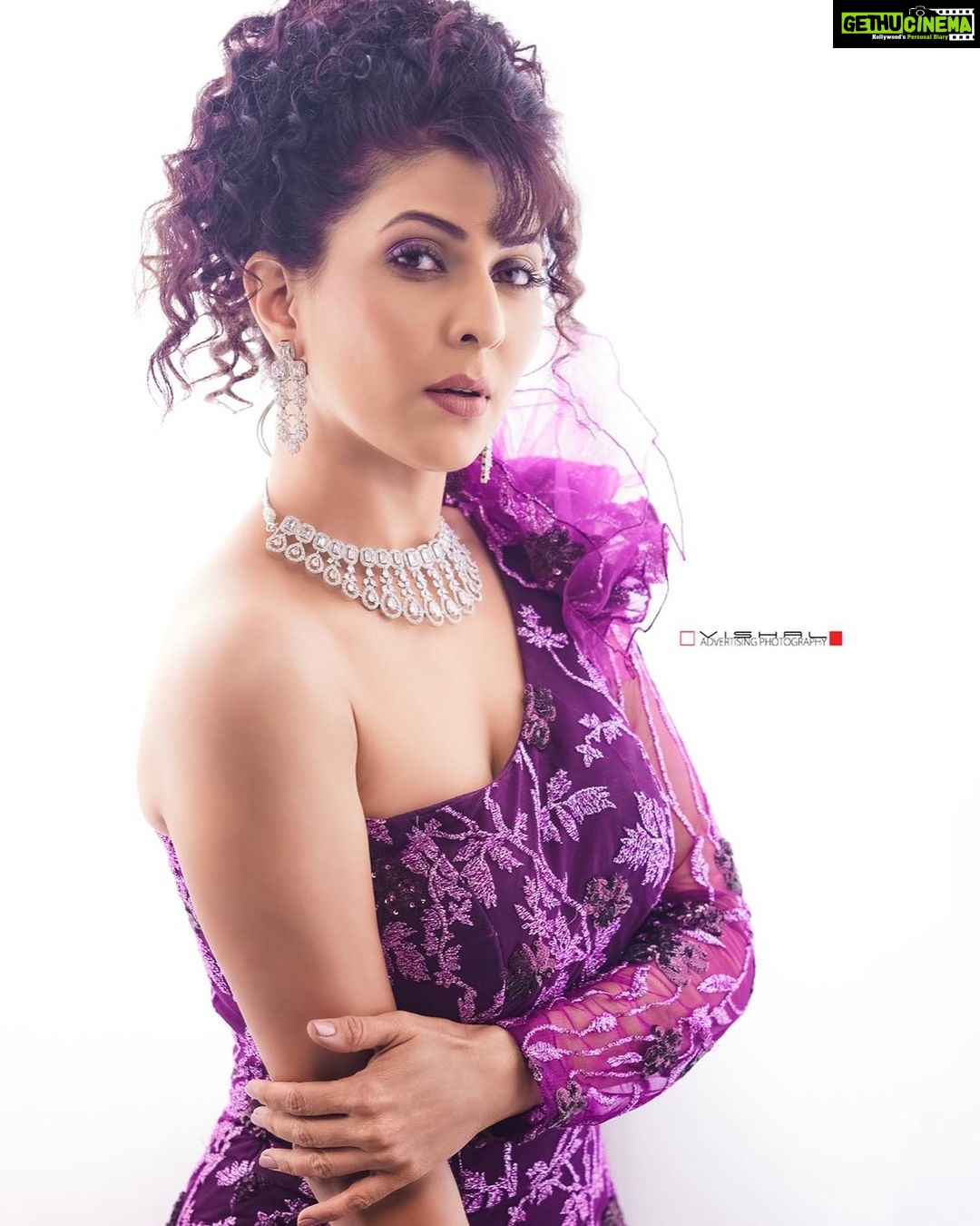 Madhavi Nimkar Instagram - Being myself .. is what got me to where I am .. ππ§ββοΈ . Outfit @rkboutique_fashion β€οΈ Make up me and @richas_makeover05 Jewellery by @shreerampearls Style and managed by @isash22 Photographer @vishalbhoslephotography