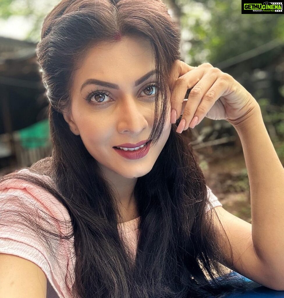 Madhavi Nimkar Instagram - Once you have accepted your flaws no one can use them against you 😉 Imperfection is fine .. ☺️ . . #metoday #thought💖 #imperfectme #instagram #Tuesday🫶🏻 💕