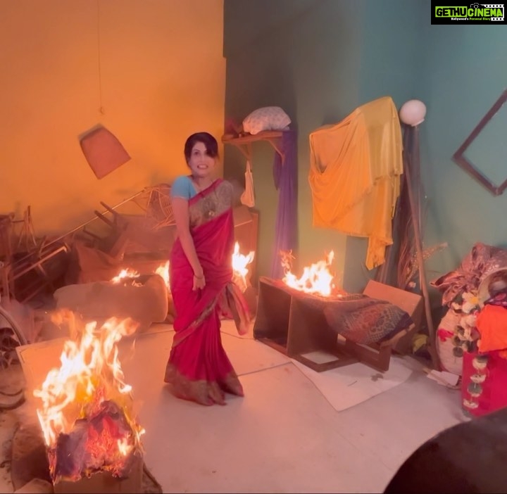 Madhavi Nimkar Instagram - Shalini on fire π₯ π₯π₯π²π²π² . . #onsetπ₯π¬ #smnka #starpravah #fire #instagram