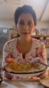 Madhavi Nimkar Instagram - Aaj Gudi Padwa Nimitta… Godacha naivedya 🙏🏻 Puran poli… 😋 ( Mala khup changalya Jamtat as nahi… nehami prayatn karate 😊) . . He Navin varsh tumhala asch Madhur javo 😄🦋🫶🏻 💞💖