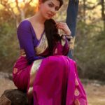 Madhavi Nimkar Instagram – Enjoying the peace that comes with watching a sunset 🌅 💖 
.
.
#sunset 💞
PC – @momentum_storys_by_tejas_