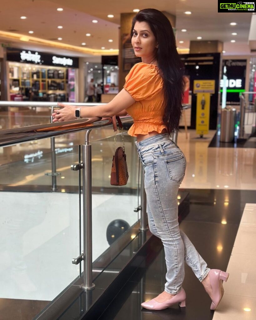 Madhavi Nimkar Instagram - To be beautiful means to be yourself. You don’t need to be accepted by others… You need to accept yourself 😉😊 . . #iamme #truth #motivation #acceptyourself #truethoughts #instagram #instagrampost #monday #love 💕 PC - @tanvi_palav.dance 😘