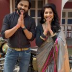 Madhavi Nimkar Instagram - Makar sankrantichya shubhetcha from Shalini & Malhar 🙏🏻🙏🏻 . . #smnkafamily💝 #starpravah @star_pravah