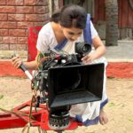 Madhavi Nimkar Instagram – Camera and life both are nothing without FOCUS 😄
Good morning 🌸
 .
#betweenthescenes 
#camera #onset🎥🎬