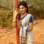 Madhavi Nimkar Instagram – Secret hidden in my heart 🫶🏻🤫😉
Happiness 💃💃
Shalini’s next plan 
.
.
#sunday #shooting #shootingtime 
#instagood #onset