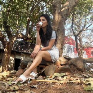 Madhavi Nimkar Instagram - No matter what they say 
You just keep on shining like you do 😉
#saturday #instapic #picoftheday #happyweekend❤️ 

💞🫶🏻