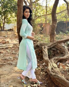 Madhavi Nimkar Instagram - Be curious… Not judgemental 😉😊🌸 . . #thinkwisely #instatoday 💕