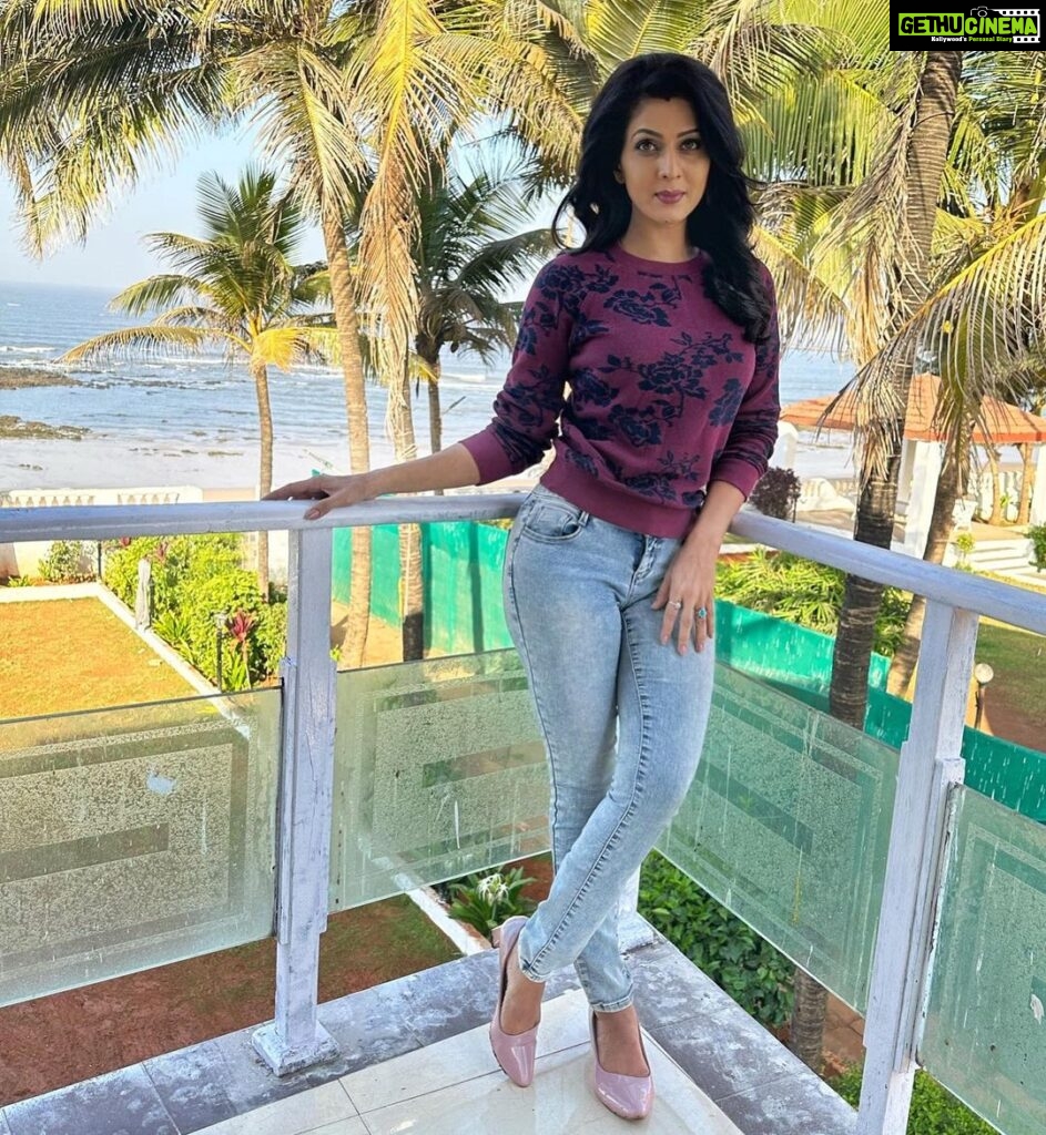 Madhavi Nimkar Instagram - Self love have very little to do with how you feel about your outer self.. It’s about accepting all of your self 💕💕 Good morning ♥️