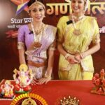 Madhavi Nimkar Instagram - तुम्हाला आपल्या लाडक्या बाप्पाची किती नावे माहित आहेत ? पहा #StarPravahGaneshotsav2023 on 24th September, 7 PM Star प्रवाहवर.... ‘Star प्रवाह गणेशोत्सव २०२३’ ।। आरती घराघरातली ।। #AartiGharagharatali #Ganeshotsav2023 #StarPravah