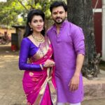 Madhavi Nimkar Instagram - It was a wonderful journey of working together 😊… 3 varsh kadhi sampali kallach nahi .. how beautiful memories we have together as a Shalini malhar…❤️ ..maja, masti, gappa khup khup aathavani aahet …🌸🌸🌸 shalini malhar cha pravas thambala, pan nakki ch lavkarach parat ekatr kaam karu.. Shalini malhar Jodi la kharch bharbharun prem milal…This post is specially for our fan pages ❤️.. jyani Aamche reels, photos post karun tyanch ani tyana follow karnarya prekshakanch prem aamchya paryant pochaval … so tyanache manapasun Aabhar 🙏🏻 Thank you for you love, support, blessing 🙏🏻💖 #shalinimalhar @star_pravah