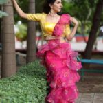 Madhavi Nimkar Instagram – Dress up and show up… 💖
🦋🦋
All set for #starpravahganeshotsav2023 
Style by @isash22 
Makeup and hair by @supriya_pawar_bridal_makeover 
Jewellery by @shreerampearls 
Photographer @creativesoul.co.in