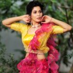 Madhavi Nimkar Instagram – Dress up and show up… 💖
🦋🦋
All set for #starpravahganeshotsav2023 
Style by @isash22 
Makeup and hair by @supriya_pawar_bridal_makeover 
Jewellery by @shreerampearls 
Photographer @creativesoul.co.in