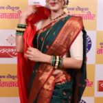 Madhavi Nimkar Instagram - राजश्री मराठी आणि स्टार प्रवाहच्या 'चला खेळूया मंगळागौर' कार्यक्रमाला अभिनेत्री माधवी नेमकरने सुंदर अंदाजात लावली हजेरी! राजश्री मराठी आणि स्टार प्रवाहकडून यंदाच्या श्रावणात खास भेट!♥️ सादर करत आहोत 'चला खेळूया मंगळागौर' लवकरच..... @star_pravah @rajshrimarathi 📍Location : @hoteltiptopplaza ✅ @tiptopmithaiwala.social 🛍️ Gifting Partner : @vastrakala_paithani_ #मंगळागौर | #Manglagaur #चलाखेळूयामंगळागौर | #ChalaKheluyaMangalagaur #RajshriMarathiExclusive