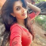 Madhavi Nimkar Instagram - Embrace the glorious mess that you are 💖🌹💖 Good morning 🌸🌸🌸