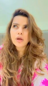 Madhu Sharma Instagram - Tumhein kya laga salary milega 😜😜😜
#reelsvideo #ree #reelvideo #viral #viralvideos #trendingreels