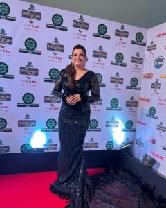 Madhu Sharma Instagram - "A black gown is the epitome of classic elegance… It’s simplicity speaks volumes and it’s allure is undeniable”… My look for the Filmfare Femina Bhojpuri Icons…

Styled by - @bhakti_designer @hitendrakapopara 
Makeup - @atulshinde
Hair - @koyandemangal 

#filmfarefeminabhojpuriicons #filmfare #femina #bhojpuri #redcarpet