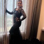 Madhu Sharma Instagram – “A black gown is the epitome of classic elegance… It’s simplicity speaks volumes and it’s allure is undeniable”… My look for the Filmfare Femina Bhojpuri Icons…
Styled by – @bhakti_designer @hitendrakapopara
Makeup – @atulshinde
Hair – @koyandemangal
#filmfarefeminabhojpuriicons #filmfare #femina #bhojpuri #redcarpet