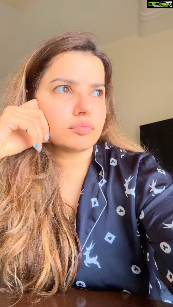 Madhu Sharma Instagram - Sub muh oothake aa jaate hain 😜😜😜😜😜😜 #reelsinstagram #reels #reelsvideo #reelitfeelit #reelkarofeelkaro #reelit #trendingreels #trendingnow #viral #viralvideos