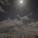 Madhu Sharma Instagram - Chanda re chanda re kabhi toh zameen par aa baithe ge baatein karenge… #moon #moonlight #night #lake #clouds #happy #happiness #evening #evening_sky #nightphotography #nightsky