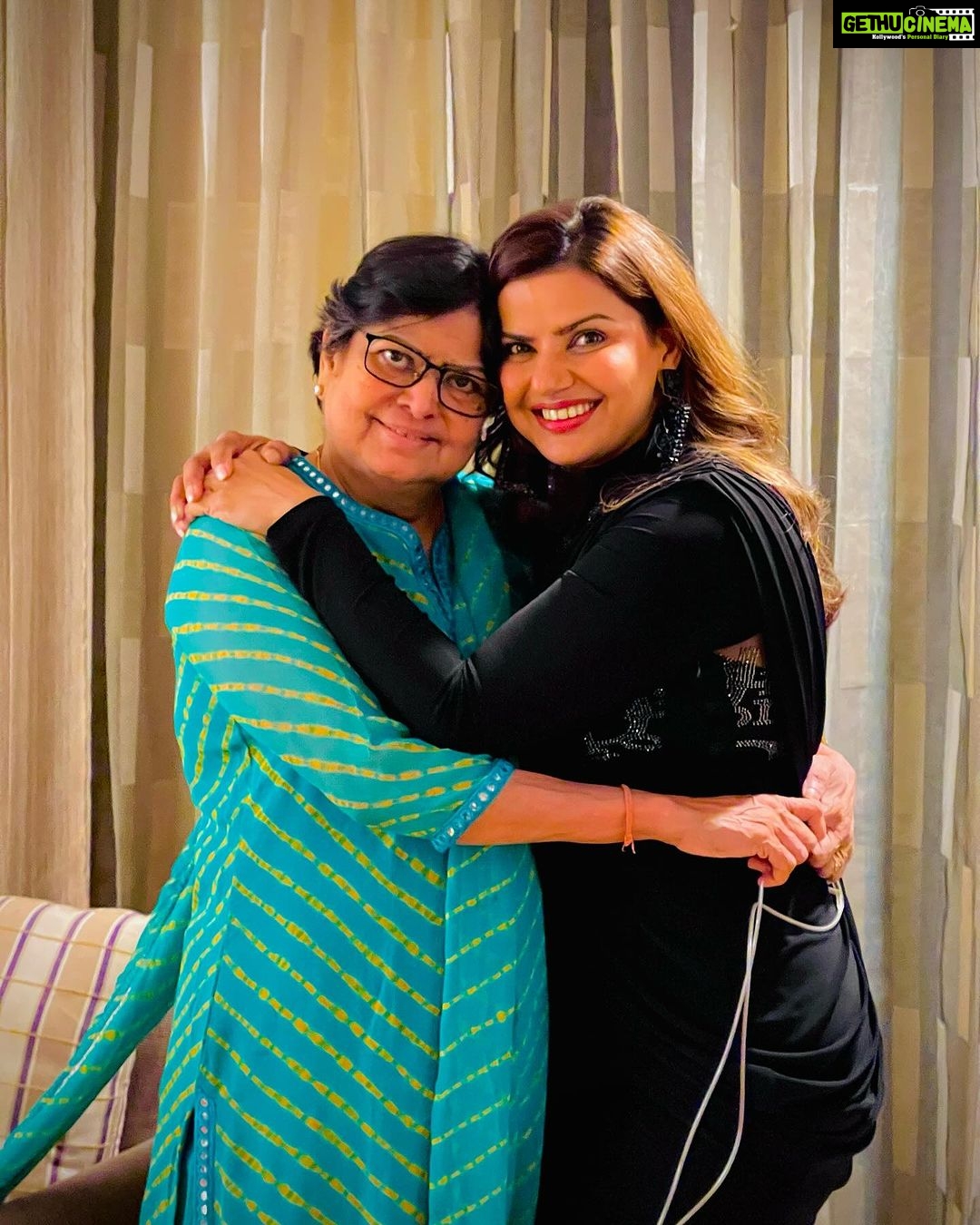 Madhu Sharma Instagram - “Happy birthday to the woman who gave me life and filled it with endless love. Mom, you’re my guiding star and the source of my strength. Here’s to celebrating the incredible person you are. Love you beyond words! 🎉🎂❤️ #momsbirthday #happybirthday #mother #mom #happiness #gratitude