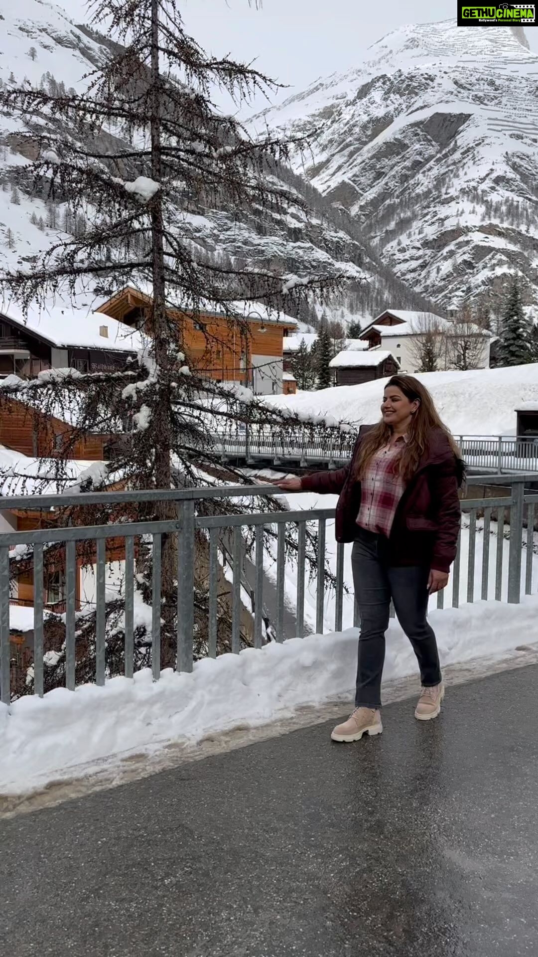Madhu Sharma Instagram - “The mountains are a place where I can find my true self, where I can connect with nature and leave behind the noise of the world #réel #reels #reelkarofeelkaro #reelitfeelit #viral #viralreels #trendingreels #trendingsongs