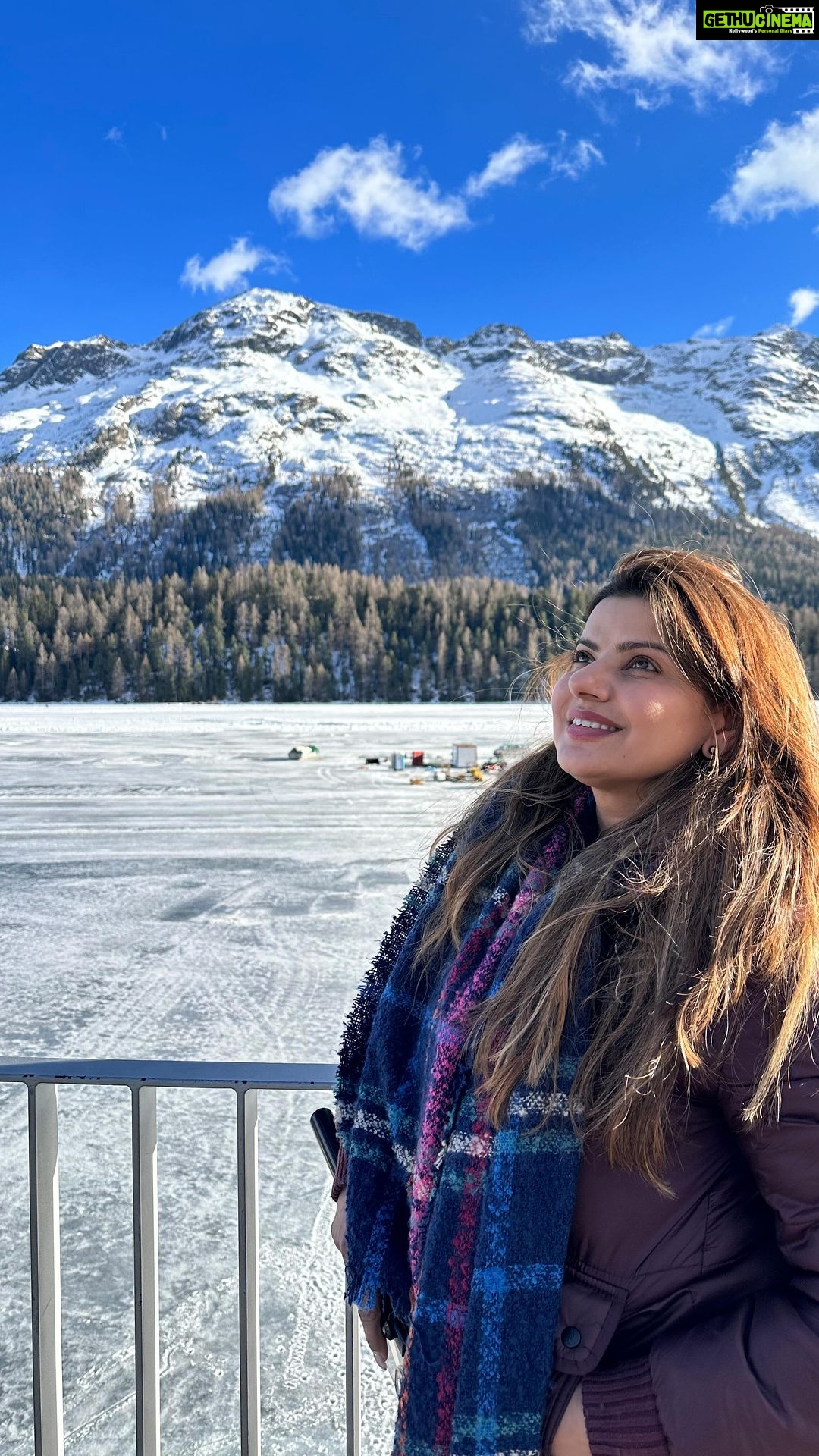 Madhu Sharma Instagram - “Switzerland is a symphony of beauty, where the mountains are the orchestra and the lakes are the performers #switzerland #switzerland🇨🇭 #saintmoritz #frozenlake #beautyofswitzerland🇨🇭❄️❤️ #reel #reelsinstagram #reelkarofeelkaro #reelitfeelit #reelsvideo