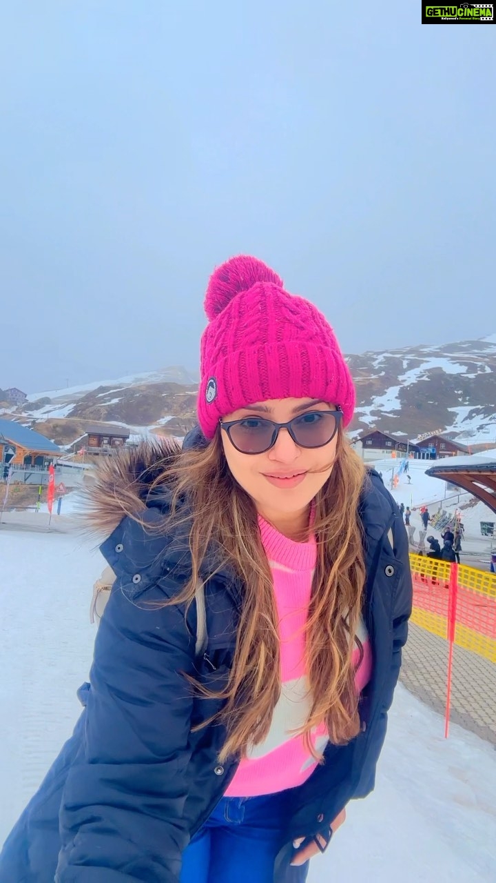 Madhu Sharma Instagram - “The Swiss Alps are a place of magic, where the beauty of nature unfolds in all its glory. It’s a place that will leave you spellbound and wanting more #swissalps #swissbeauty #swissmountains #mountains #snow #wonderworld #happiness #reels #reel #reelsinstagram