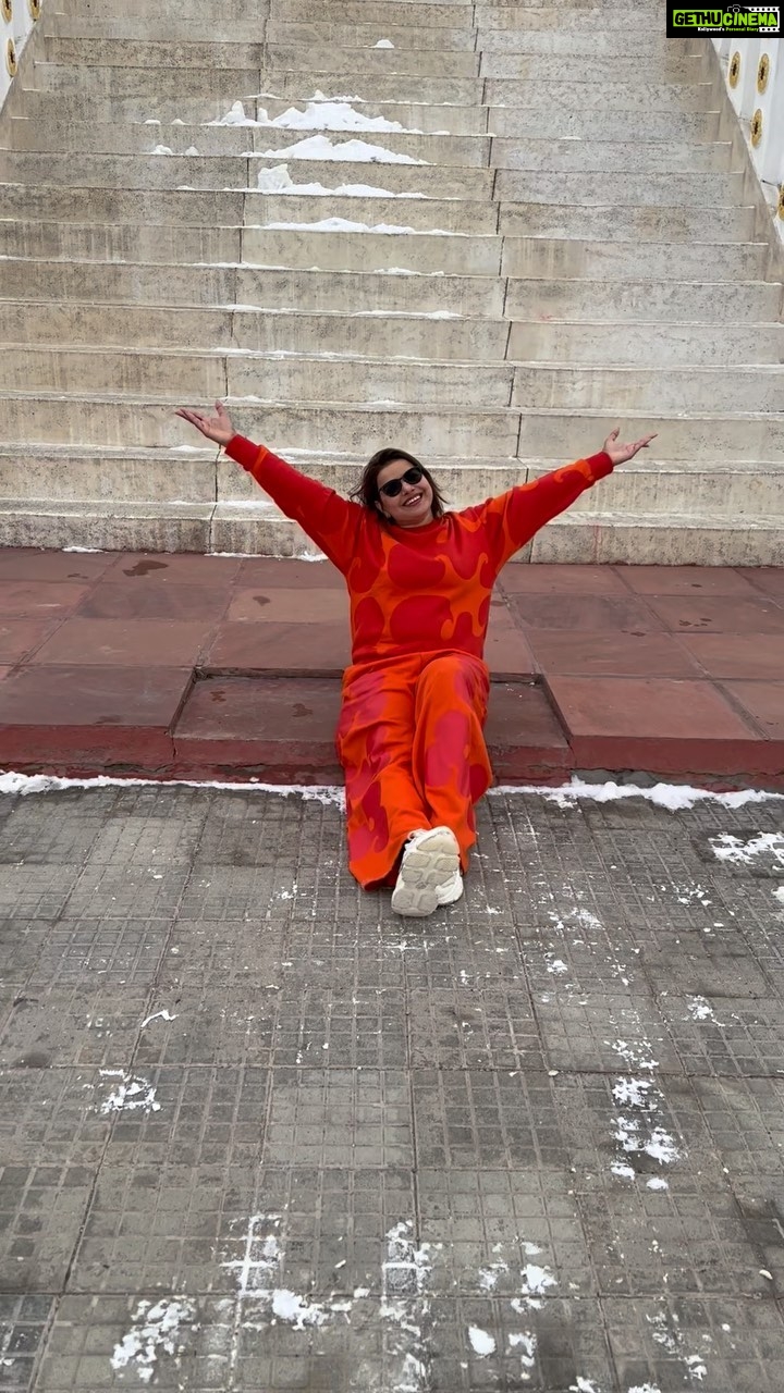 Madhu Sharma Instagram - “Happiness is not something ready made. It comes from your own actions #reels #ree #reelsinstagram #reelsvideo #reelitfeelit #reelkarofeelkaro #reelsindia #happy #happiness #alwayshappy #hindi #hindisongs