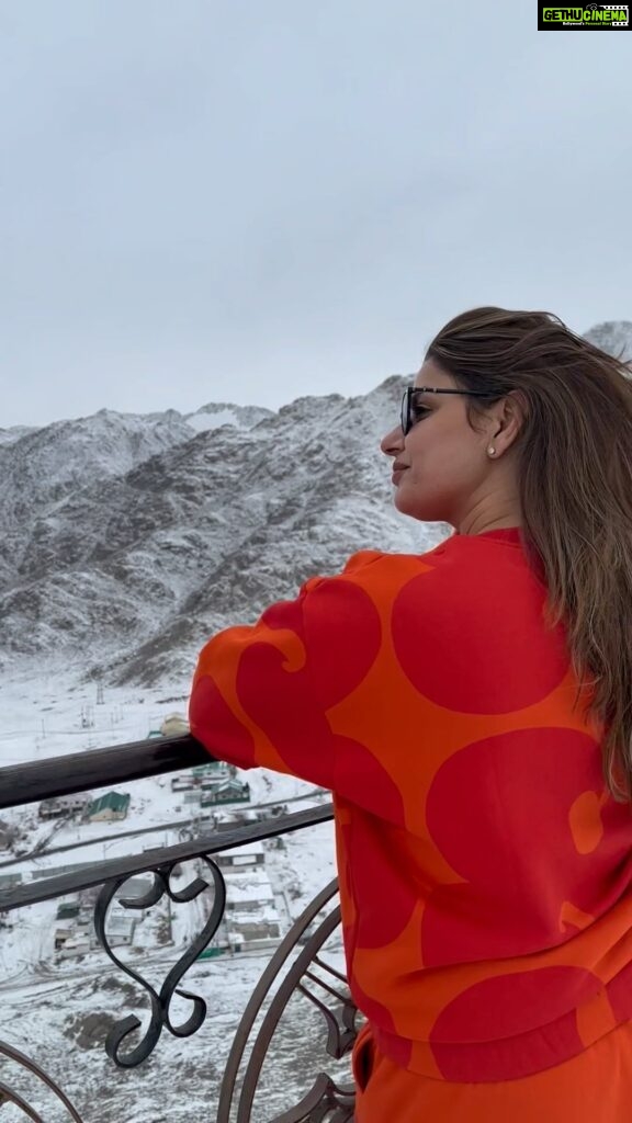 Madhu Sharma Instagram - Snow is just so beautiful…it covers everything like a fluffy white blanket and makes for a picturesque panorama. #snow #snowfall #leh #ladakh #winterwonderland #winter #happiness #happyme #naturelovers #nature