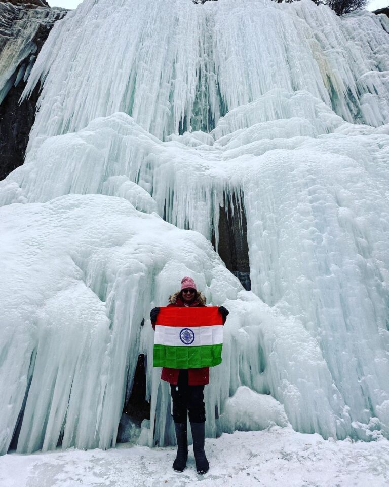 Madhu Sharma Instagram - Republic day is the day to show respect and love to all those who sacrificed something for this independence. Today is the day to cherish this great nation and feel proud to be part of it. Wishing you a glorious Republic Day. Let us remember the golden heritage of our country and feel proud to be a part of India The Grand Dragon Ladakh