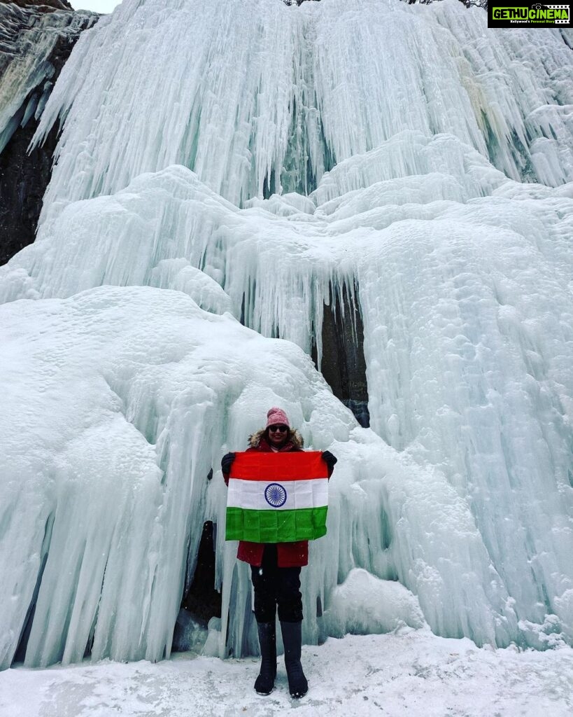 Madhu Sharma Instagram - Republic day is the day to show respect and love to all those who sacrificed something for this independence. Today is the day to cherish this great nation and feel proud to be part of it. Wishing you a glorious Republic Day. Let us remember the golden heritage of our country and feel proud to be a part of India The Grand Dragon Ladakh