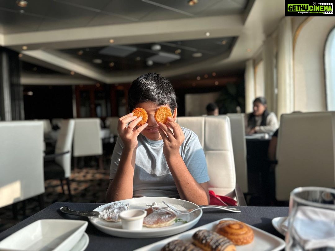 Madhu Sharma Instagram - Breakfast with my besties @ashviniijadhav and my darling ridhu Cordelia Cruises