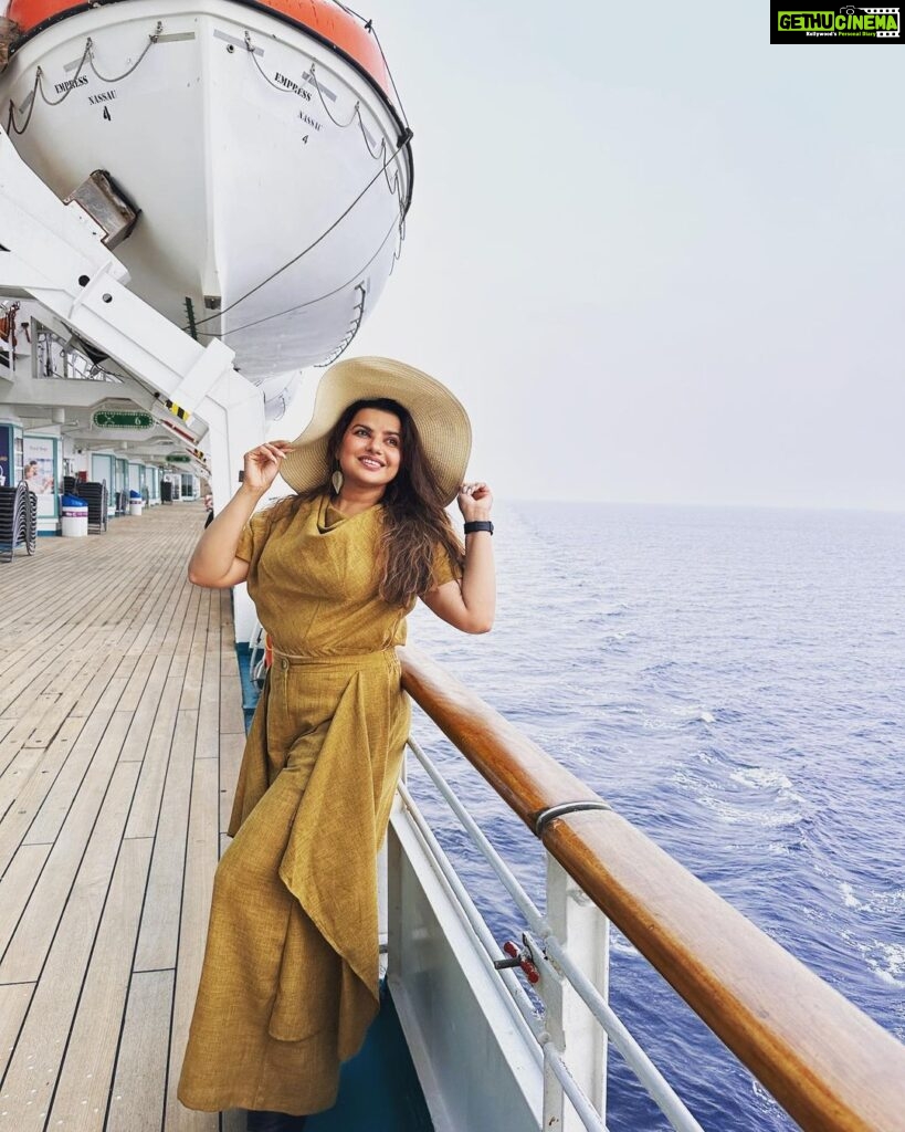 Madhu Sharma Instagram - "When life gives you happiness deficiency try adding vitamin sea to your travels..believe me it always works Cordelia Cruises