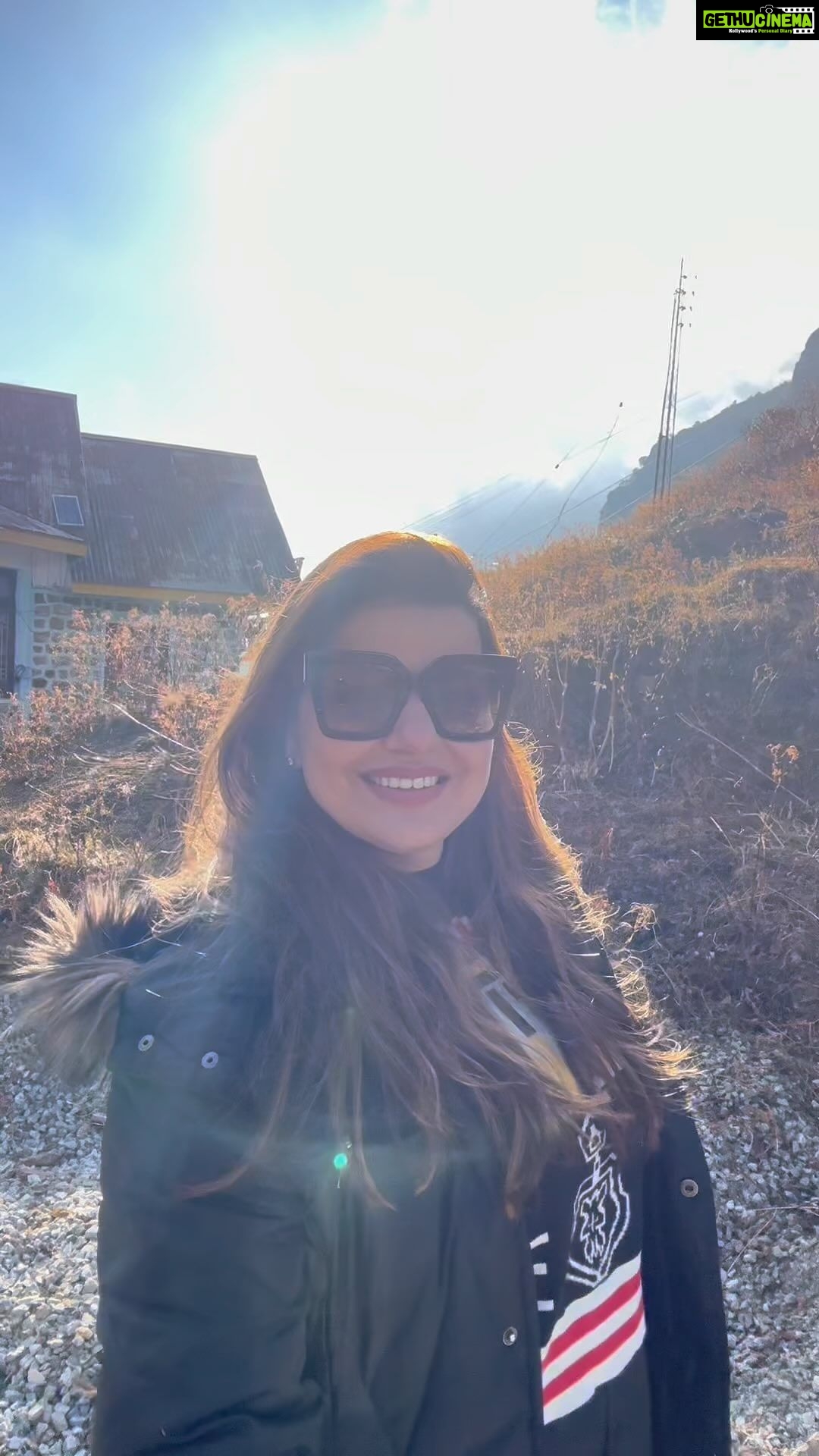 Madhu Sharma Instagram - SMILE AND LET EVERYONE KNOW THAT TODAY, YOU’RE A LOT STRONGER THAN YOU WERE YESTERDAY. #quates #bestrong #bestrongquotes #happy #happiness #postivevibes #postivequotes #ree #reels #reelsinstagram #reelsvideo #reelitfeelit