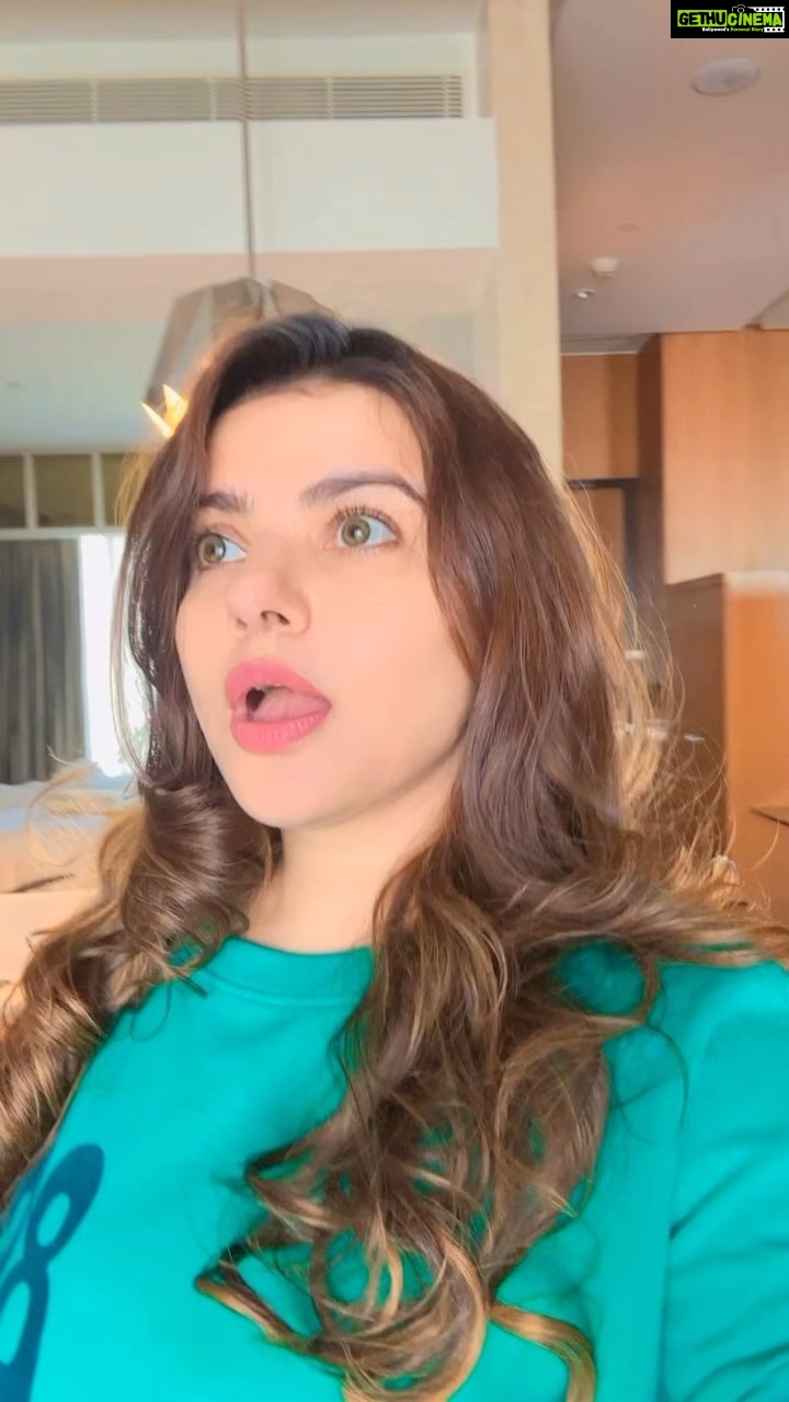 Madhu Sharma Instagram - Jahan aap ke liye jagah nahi hai..πππππ #ree #reels #reelsinstagram #reelsvideo #reelitfeelit #reelsindia #reef2reef #reelkarofeelkaro #comedy #comedyvideos #laugh #laughter #happy #happiness #viral #viralvideos #viralreels