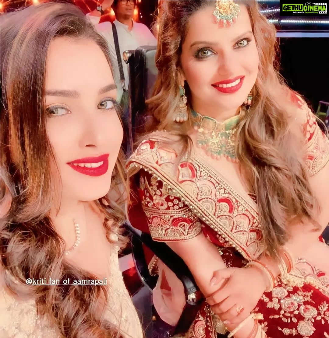 Madhu Sharma Instagram - Happy birthday @madhhuis didiya ЁЯШШЁЯШН @aamrapali1101 #kriti_fan_of_aamrapali #aamrapalidubeyofficial #aamrapalians #aamrapalidubey #aamrapali1101 HAPPY Birthday рдЬрдиреНрдорджрд┐рди рдХреА рд╢реБрднрдХрд╛рдордирд╛рдпреЗ