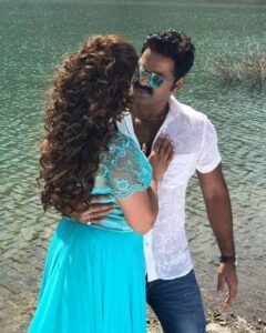 Madhu Sharma Instagram - जन्मदिन की ढेर सारी शुभकामनाएं 
@madhhuis
#birthday #happy #happybirthday #happiness 
@shashikesh888
@shashikeshKumar5272
@singhpawan999
#shashikeshkumar #celebrate #congurulation  #pawansingh #powerstar  #birthdaywishes #birth #bihar  #bhojpuri  #bhojpurisong  #bhojpuriactor  #singer #actor #birthdayparty  #happybirthday #faimly #bhojpuricinema #maa  #pawansingh999  #singhpawan999