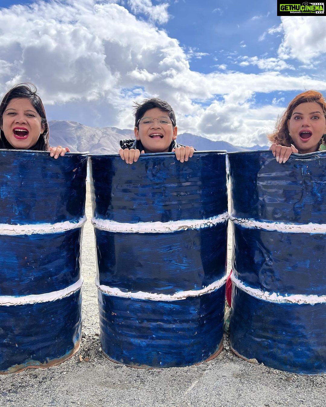 Madhu Sharma Instagram - “Be like a child – clear, loving, spontaneous, infinitely flexible and ready each moment to wonder and accept a miracle” #pangonglake #leh #ladakhtrip #ladakh #nubravalley #happy #happiness #masti #child #childinme #explorepage #explore #exploring Pangong Tso