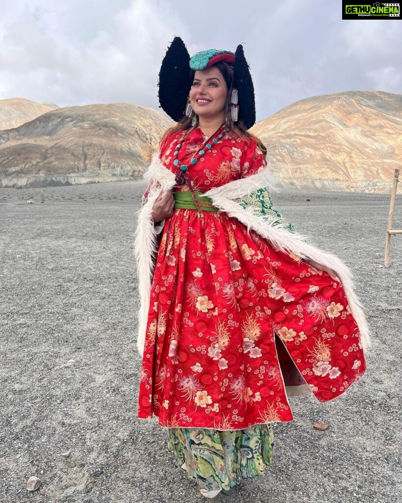Madhu Sharma Instagram - Ladakhi traditional dress Goncha or Kos or Sulma are the main dress worn by all the communities in Ladakh by both the sexes, accompanied with a colourful sash tied around their waist. The women's robe, however, flares downwards with small pleats accentuating it into a flowy gown.Goncha or Kos is a voluminous robe resembling a coat made of wool, velvet, cotton, polyester, or a combination of these. Pangong Tso