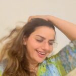 Madhu Sharma Instagram - Doodhte hain hum tum ko … love this song #hindisongs #music #barsaat #hindilyrics #mood #reelsvideo #ree #reelitfeelit #reelkarofeelkaro