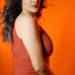 Madhumita Sarcar Instagram - 🙈❤️ #red #love . . 🎥 @diptobrata_bhattacharjee