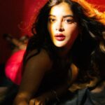 Madhumita Sarcar Instagram - सितारों में ले चलूँ😌🥀🌶️ . . . @abhinaskarphotography @sahababusona @makeupartist__deepak @tamashreeroy