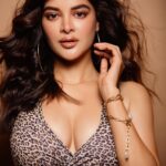 Madhumita Sarcar Instagram - Hii🤪.. . . . @abhinaskarphotography @sahababusona @makeupartist__deepak @tamashreeroy