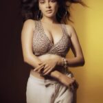 Madhumita Sarcar Instagram - Embracing my chubbier self 😍😂 . . . Video @diptobrata_bhattacharjee HMU @sahababusona @makeupartist__deepak Wardrobe @tamashreeroy