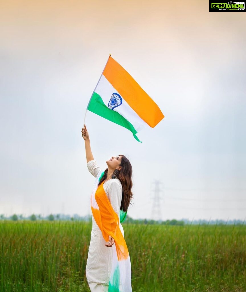 Madhumita Sarcar Instagram - স্বাধীনতা দিবসের শুভেচ্ছা সকলকে 🙏🧡🤍💚🇮🇳 #independenceday #india