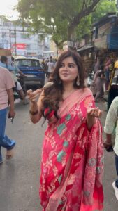 Madhumita Sarcar Instagram - শুভ মহাষষ্ঠী।
Khawa dawa toh shobe shuru😋
Wishing y’all a fantastic puja ahead❤️❤️