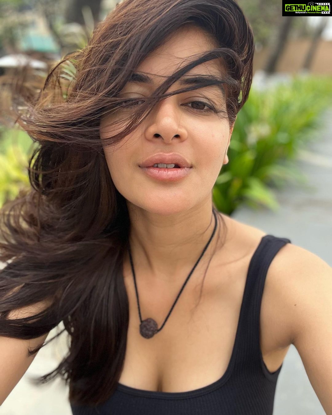 Madhumita Sarcar Instagram - Just living…🌏🧿 #nofilter