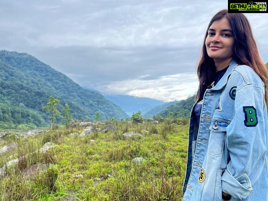 Madhumita Sarcar Instagram - Life is all about collecting memories, preserving the best ones🏔️🌏🧿